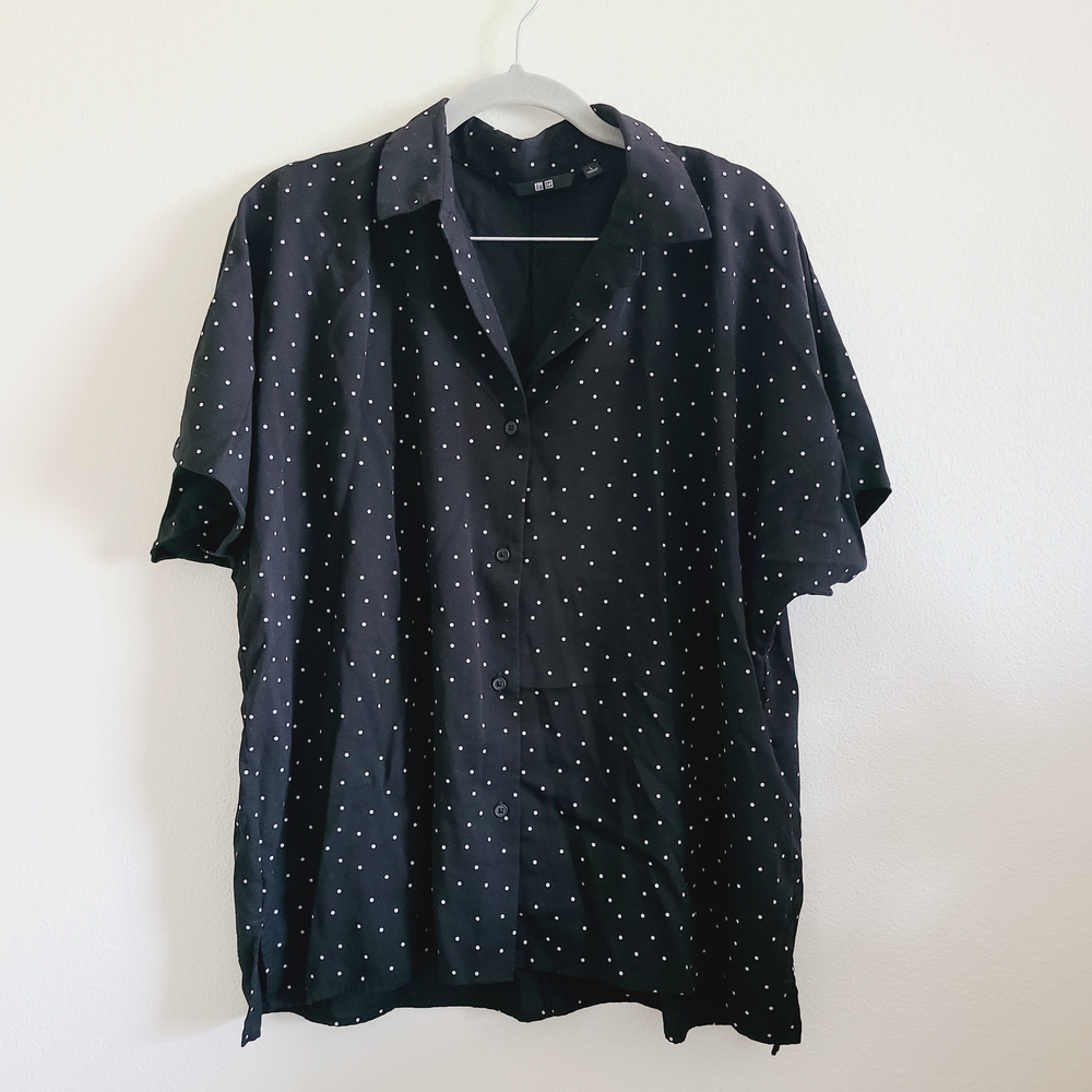 Uniqlo Black and White Polka Dot Short Sleeve Button Down